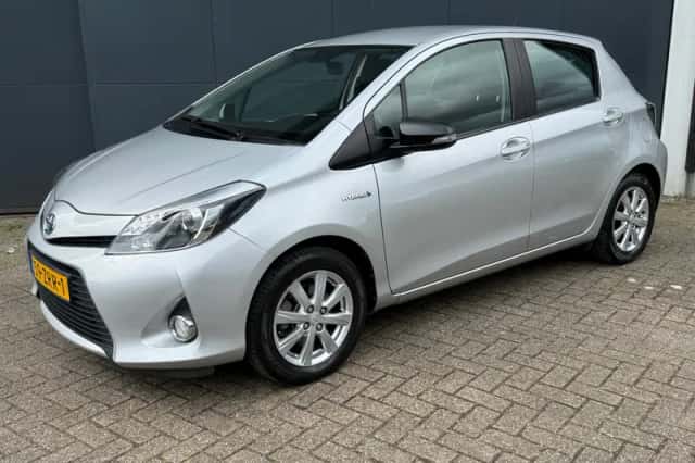 Toyota Yaris (2013) thumbnail 5