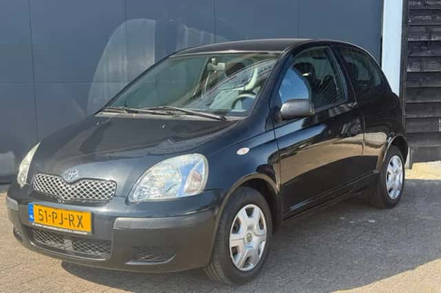 Toyota Yaris (2004) thumbnail 2