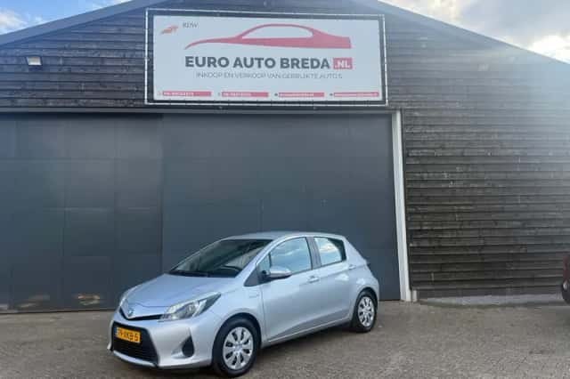 Toyota Yaris (2012) thumbnail 1