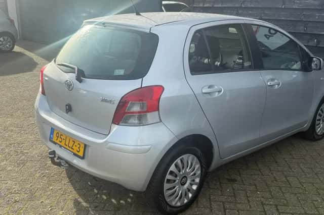 Toyota Yaris (2010) thumbnail 6