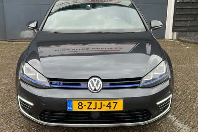 Volkswagen Golf (2015) thumbnail 3