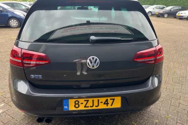 Volkswagen Golf (2015) thumbnail 4