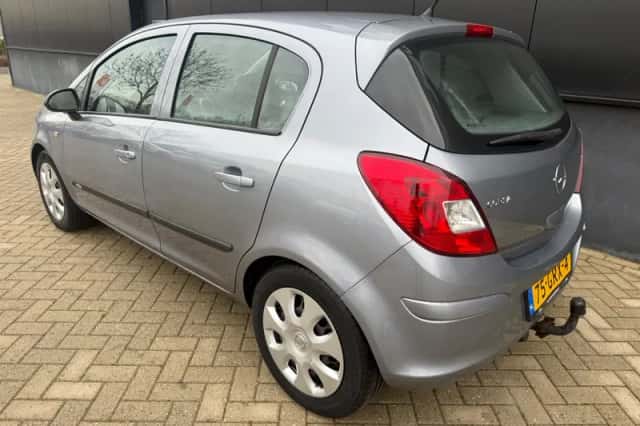 Opel Corsa (2008) thumbnail 5
