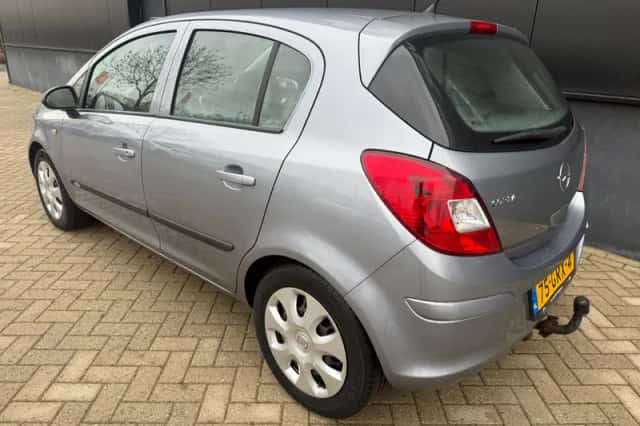Opel Corsa (2008) thumbnail 6