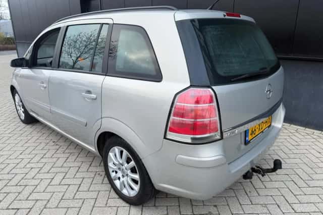 Opel Zafira (2007) thumbnail 5