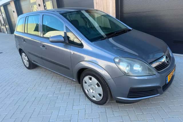 Opel Zafira (2005) thumbnail 3