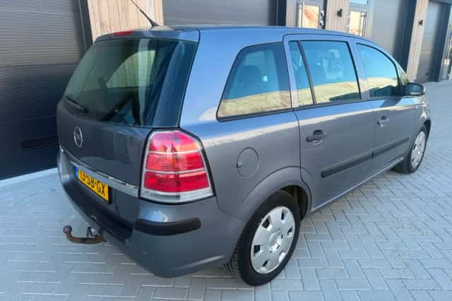 Opel Zafira (2005) thumbnail 5