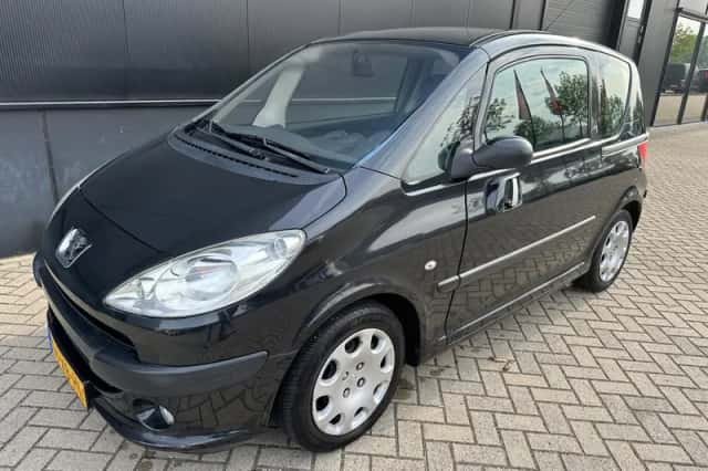 Peugeot 1007 (2007) thumbnail 3