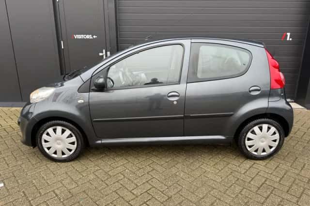 Peugeot 107 (2007) thumbnail 4