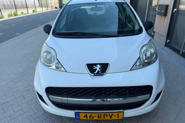 Peugeot 107 (2011) thumbnail 2