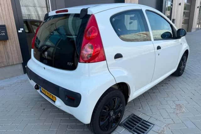 Peugeot 107 (2011) thumbnail 5