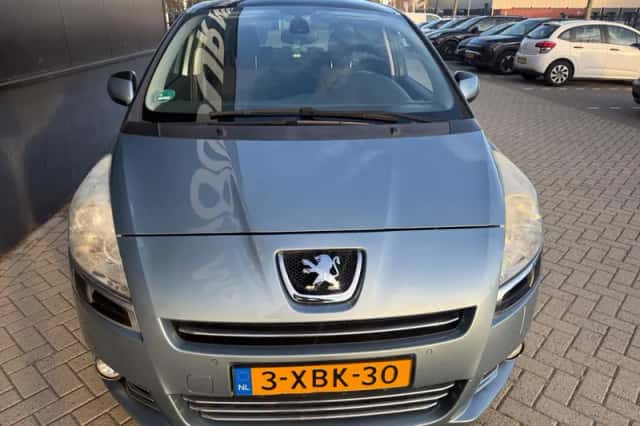 Peugeot 5008 (2009) thumbnail 2