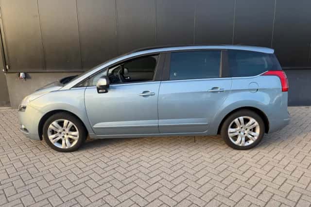 Peugeot 5008 (2009) thumbnail 4