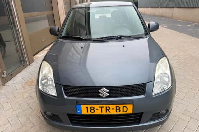 Suzuki Swift (2007) thumbnail 2
