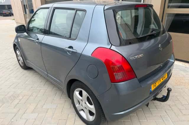 Suzuki Swift (2007) thumbnail 5
