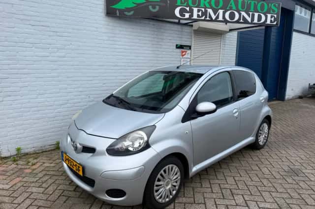 Toyota Aygo (2011) thumbnail 1