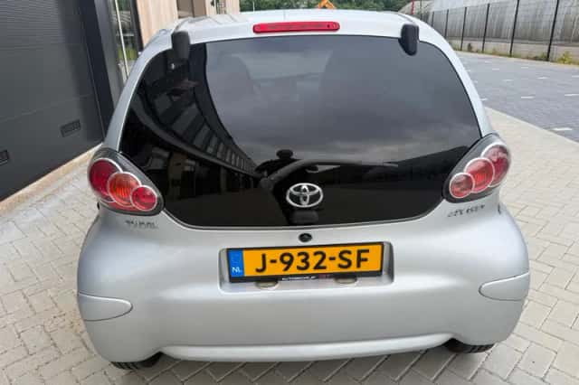 Toyota Aygo (2011) thumbnail 6