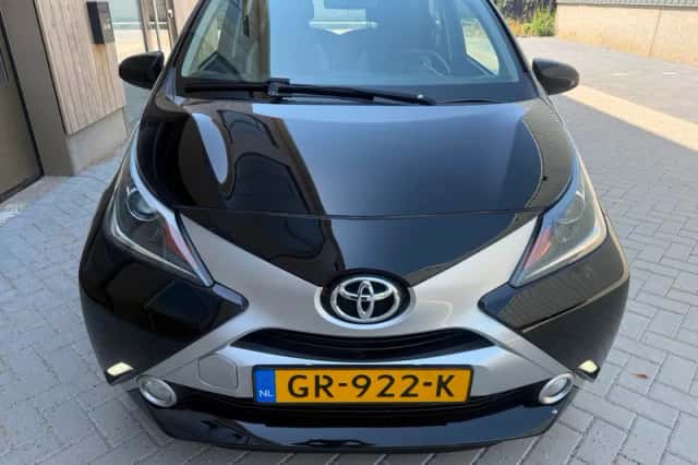 Toyota Aygo (2015) thumbnail 2
