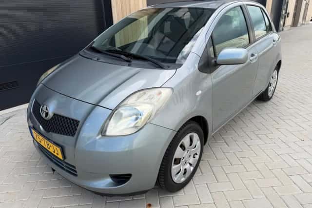 Toyota Yaris (2006) thumbnail 3