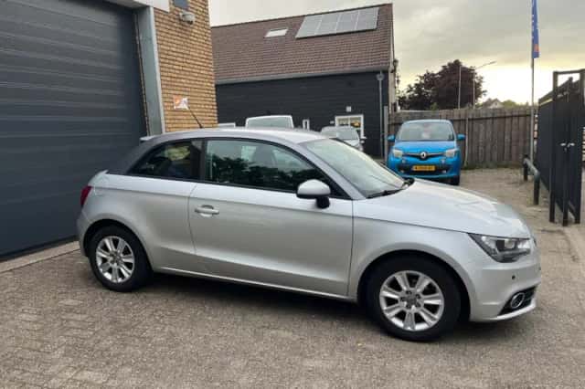 Audi A1 (2012) thumbnail 5