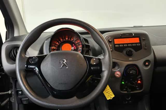 Peugeot 108 (2021) thumbnail 3