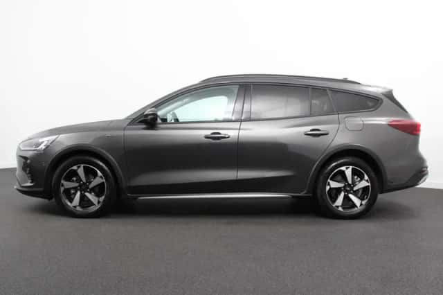 Ford Focus (2024) thumbnail 5