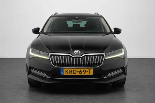 Škoda Superb (2022) thumbnail 2