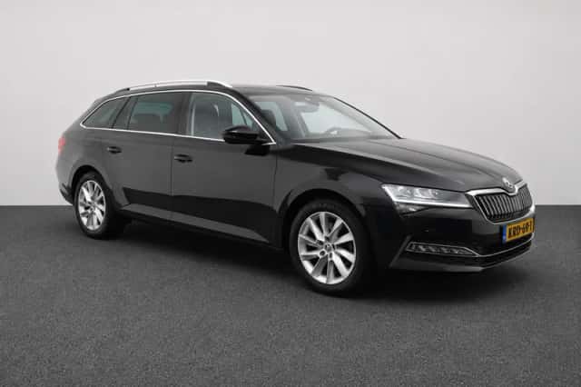 Škoda Superb (2022) thumbnail 3