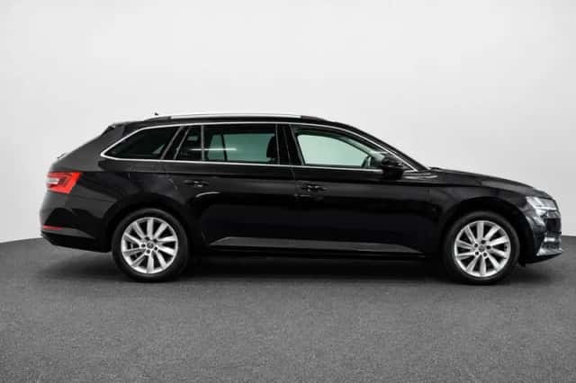 Škoda Superb (2022) thumbnail 5