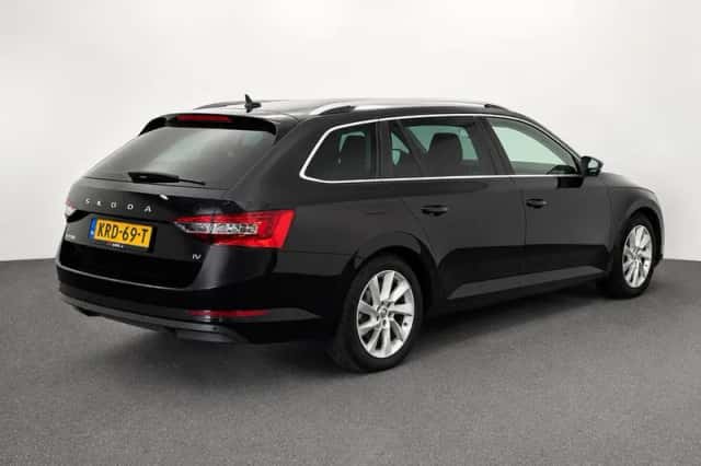 Škoda Superb (2022) thumbnail 6