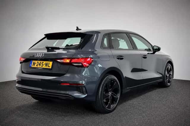 Audi A3 (2021) thumbnail 2