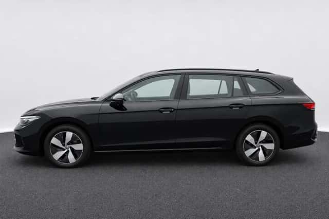 Volkswagen Passat (2025) thumbnail 4