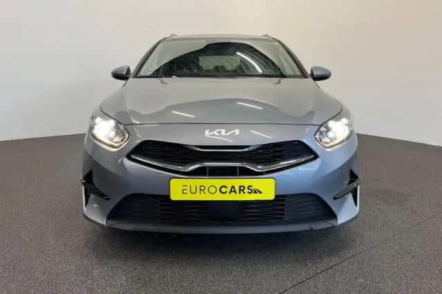 Kia Ceed (2023) thumbnail 2