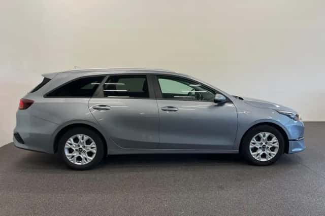 Kia Ceed (2023) thumbnail 5
