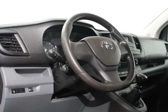 Toyota ProAce Shuttle (2022) thumbnail 2
