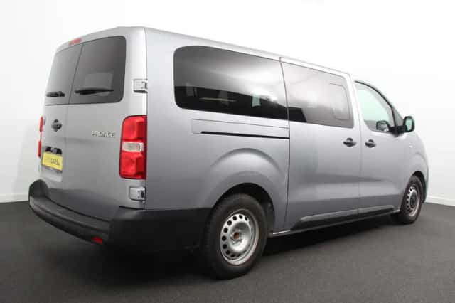Toyota ProAce Shuttle (2022) thumbnail 6