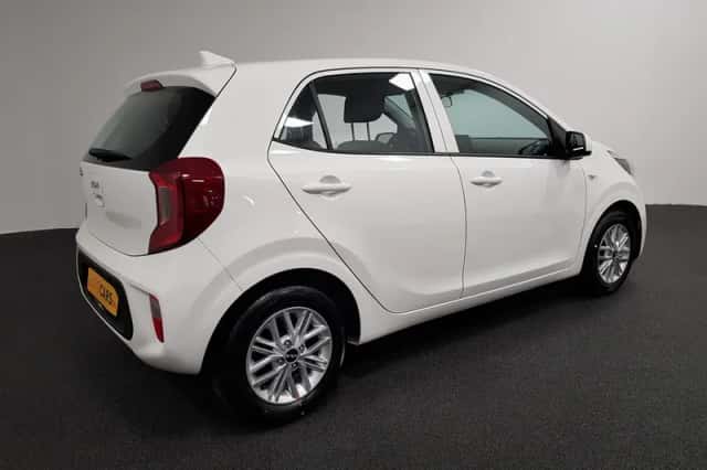 Kia Picanto (2022) thumbnail 5