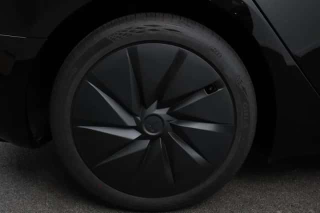 Tesla Model 3 (2026) thumbnail 3