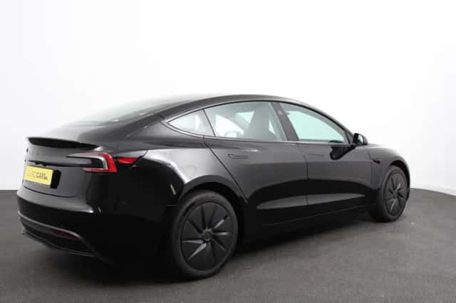 Tesla Model 3 (2026) thumbnail 4