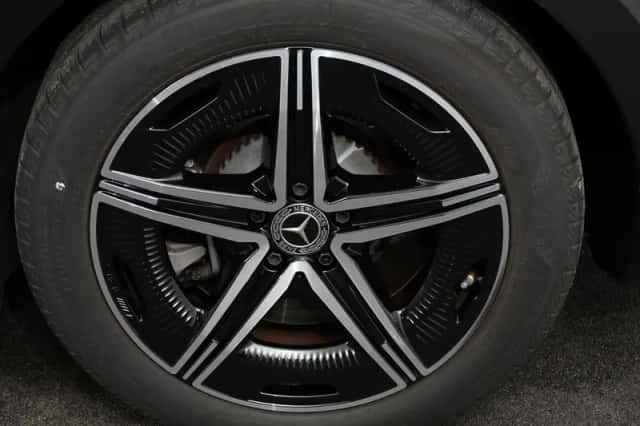 Mercedes-Benz EQE (2024) thumbnail 3