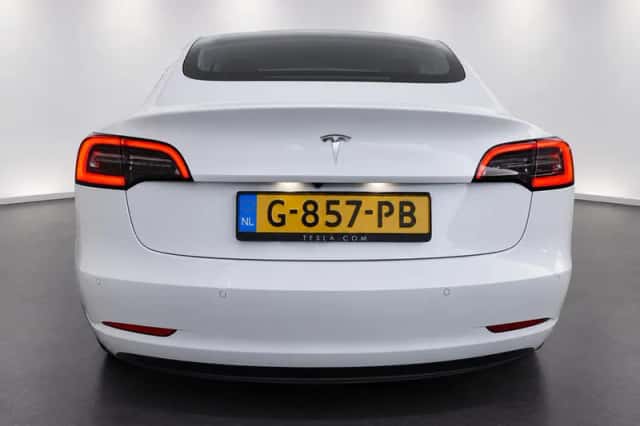 Tesla Model 3 (2019) thumbnail 4