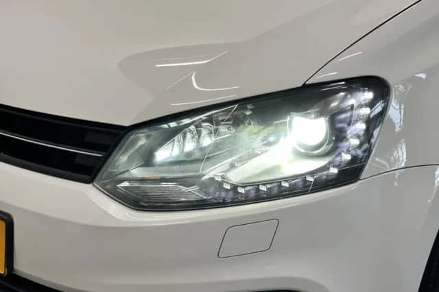 Volkswagen Polo (2012) thumbnail 2