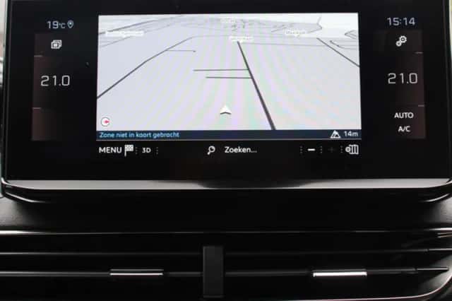 Peugeot 5008 (2024) thumbnail 3