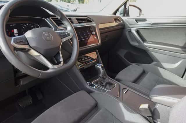 Volkswagen Tiguan (2024) thumbnail 2
