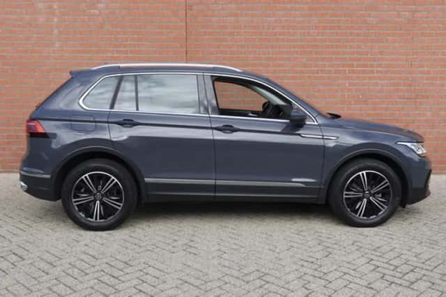 Volkswagen Tiguan (2024) thumbnail 6
