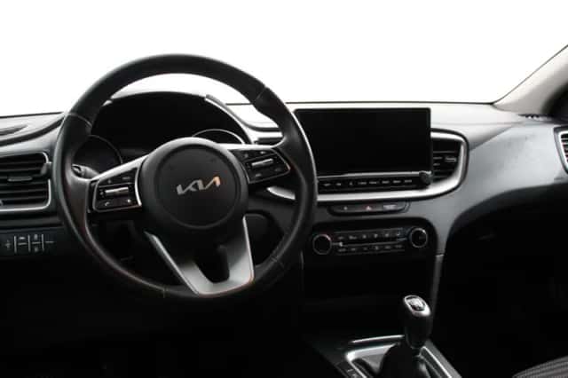 Kia Ceed (2022) thumbnail 3