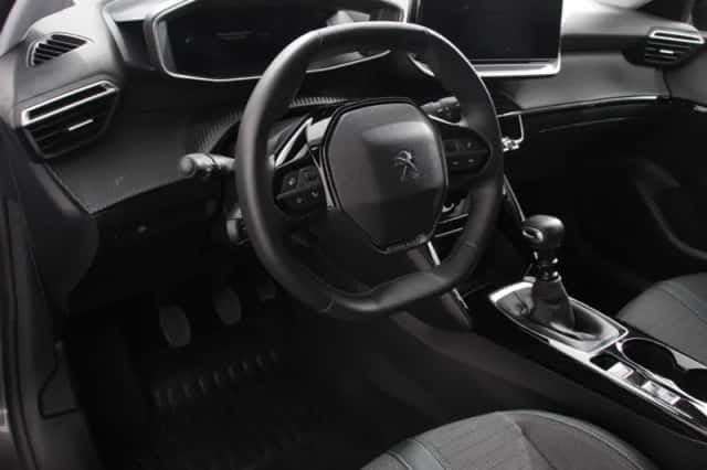 Peugeot 208 (2023) thumbnail 2