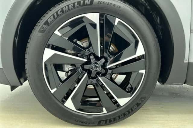 Peugeot 408 (2024) thumbnail 2