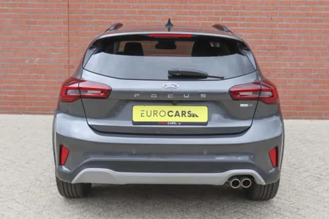 Ford Focus (2024) thumbnail 3