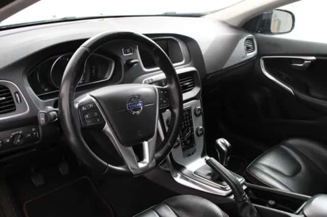 Volvo V40 (2016) thumbnail 2